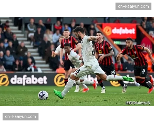 伯恩茅斯斯科特插上时机选择，反击中无球跑动创造射门机会